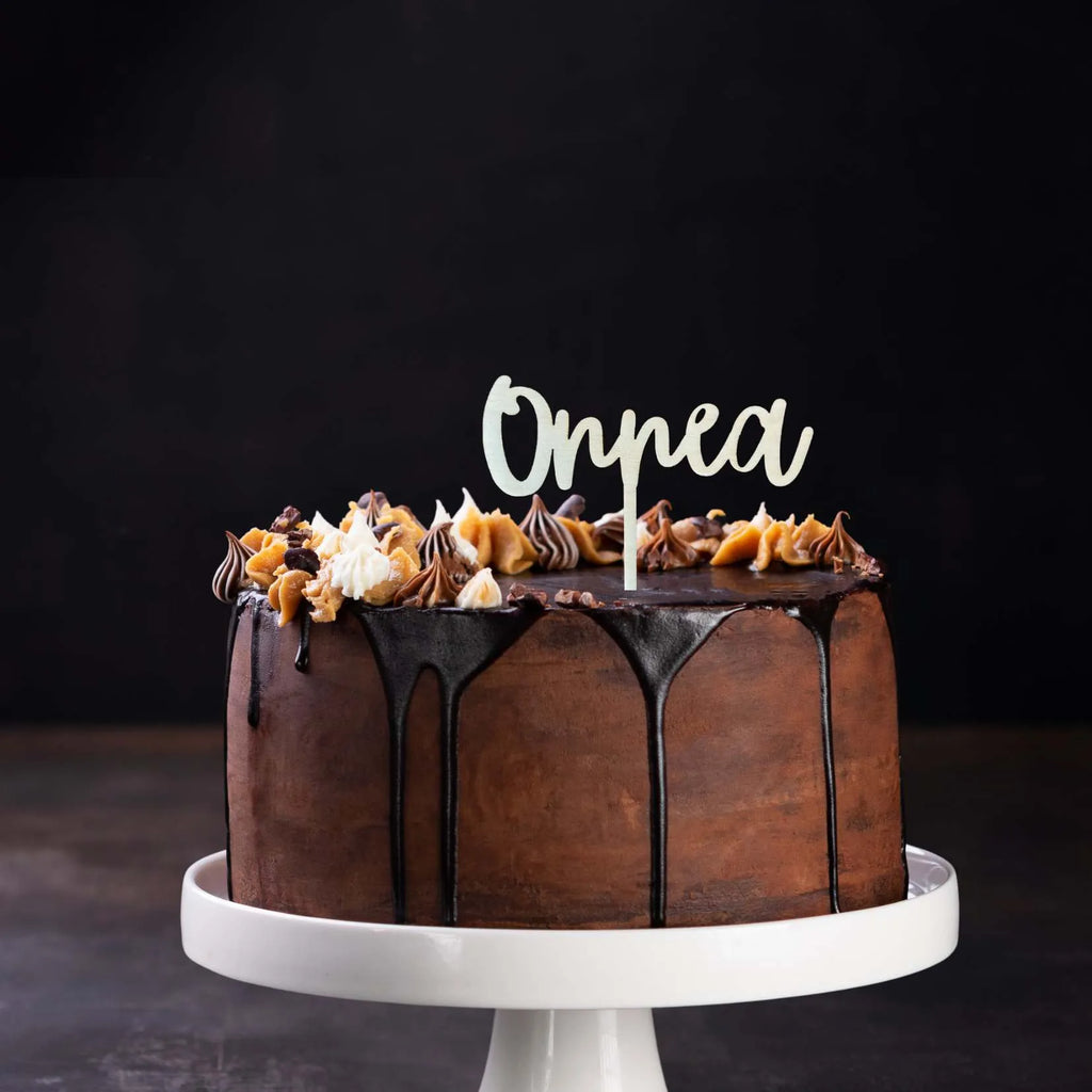 Puinen Onnea-kakkukoriste