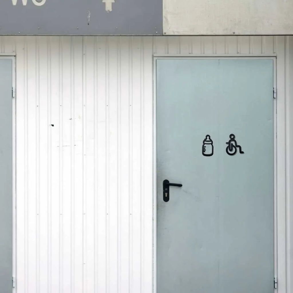 Puinen lastenhoitohuone-opaste | Tuttipullo